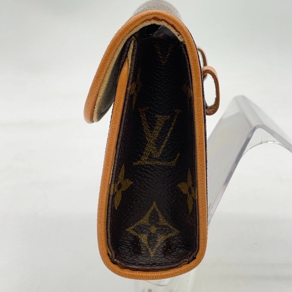 Auth  Louis Vuitton Monogram Pochette Florentine - Picture 4 of 11